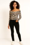 PLAYERA AJUSTADA ANIMAL PRINT DE MANGA LARGA CON ESCOTE AMPLIO