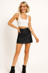 FALDA SHORT CON ABERTURA LATERAL
