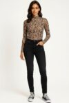 PLAYERA MESH ANIMAL PRINT MANGA LARGA CON CUELLO ALTO