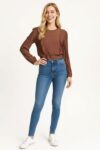 BLUSA CON PLIEGUES Y AMARRE