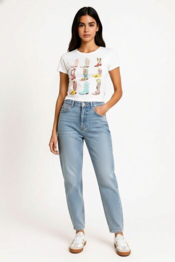 PLAYERA ESTAMPADA BOTAS VARIAS MANGA CORTA