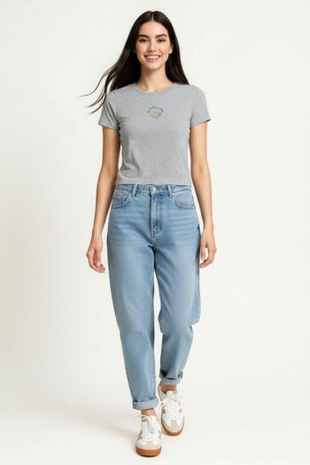 PLAYERA MANGA CORTA CON BORDADO AL FRENTE